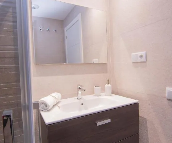 La Terraza De La Vega - Ubicacion Inmejorable , Wifi , Terraza Y Parking Gratuito * Oviede